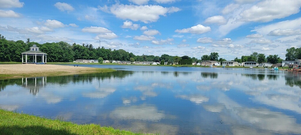 Pinewood on the Lake